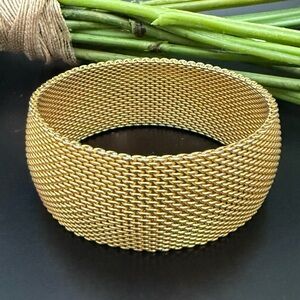Vintage Unsigned Gold-tone Wide Mesh Bangle Bracelet